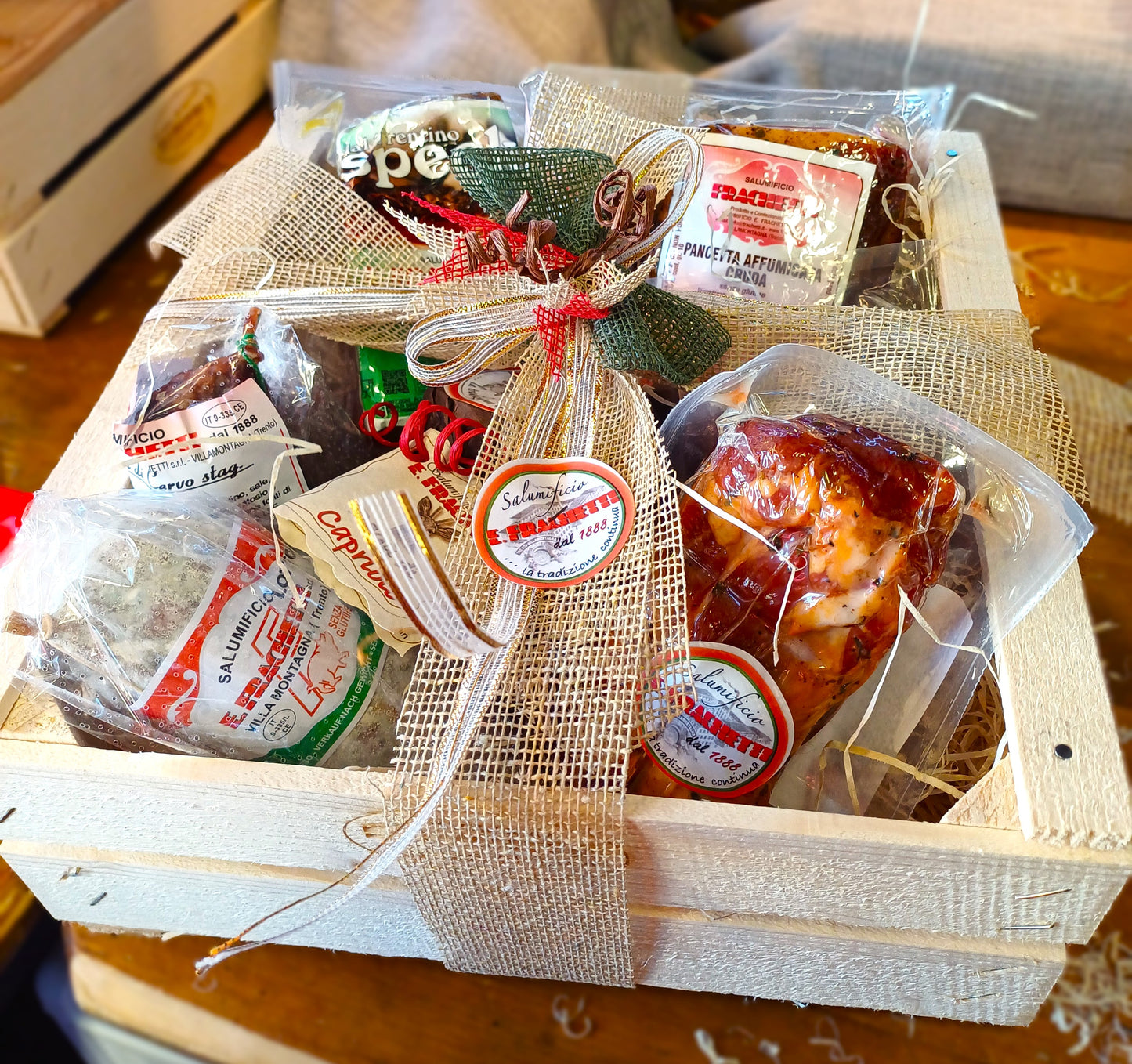 CESTO REGALO CASSETTA 8 prodotti